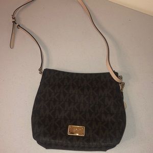 Michael kors cross body